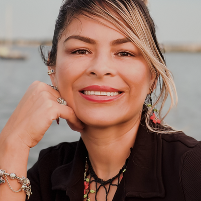 Mary Luz, 40