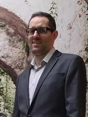 Artur, 36