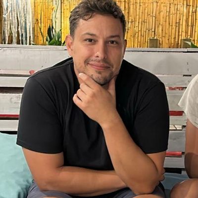 Nicolas, 37