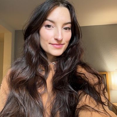 Claire, 28