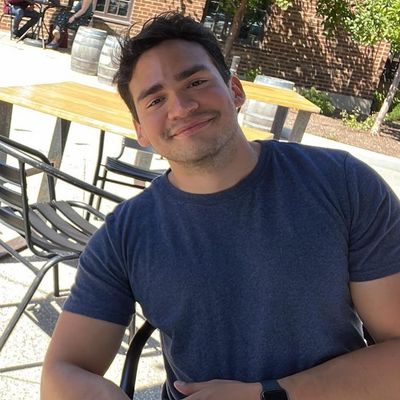 Luis, 30