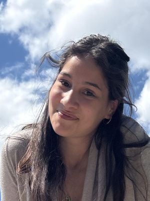 Laura, 19