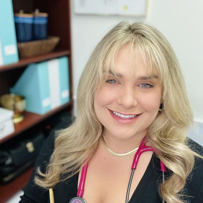 Kaitlyn, 33