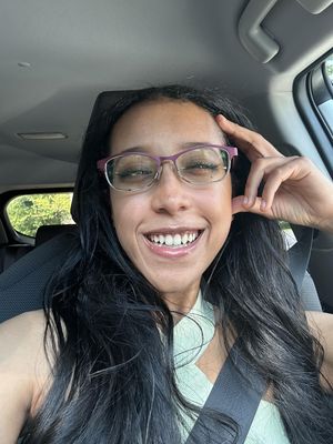 Sara, 27