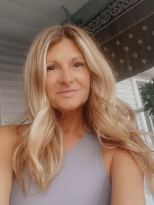 Julie, 53