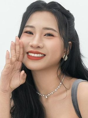 Nancy, 27