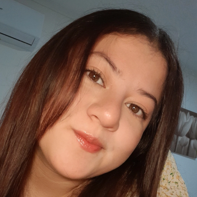 Claudia, 24