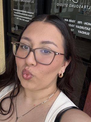 Vanessa, 22