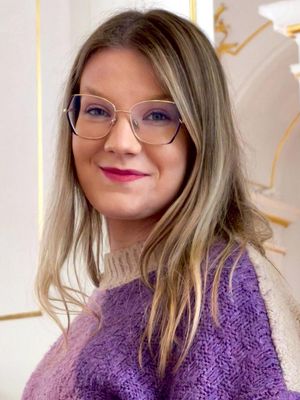 Petra, 28