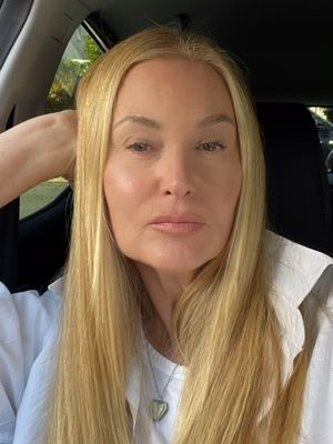 Jacquie, 54