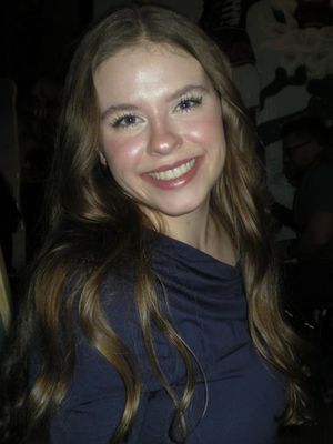 Nicole, 24