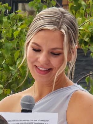 Val, 28