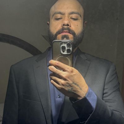 Carlos, 39