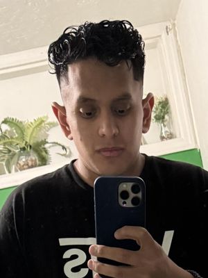 Carlos, 25