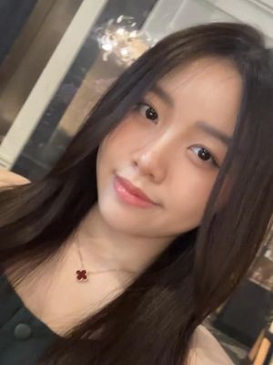 Emily, 21