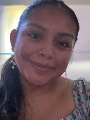 Neyda, 25