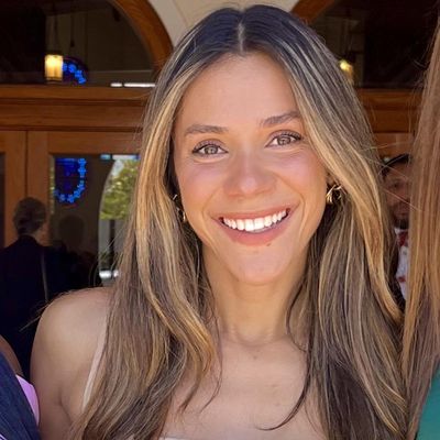 Christina, 27