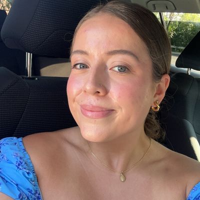 Andrea, 25