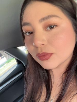 Valeria, 25