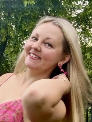 Julianna, 36