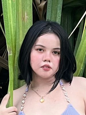 Samantha, 23