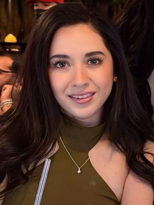 Esmeralda, 33