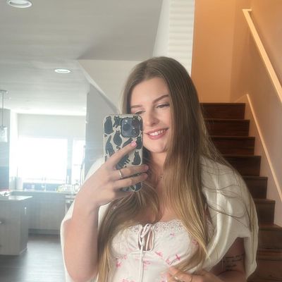 Sophie, 24