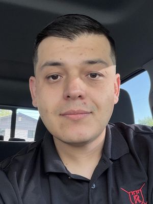 Zach, 32