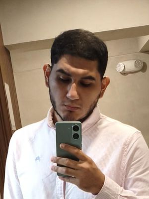 Favio, 33
