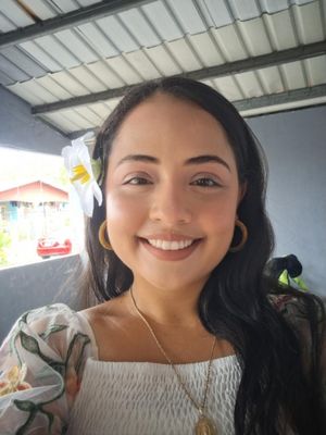 Raquel, 27