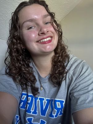 Lilly, 19