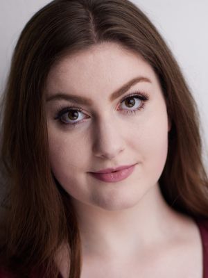Julia, 26