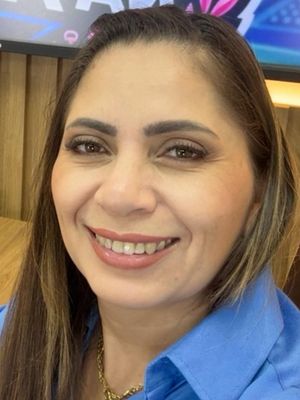 Juliana, 41