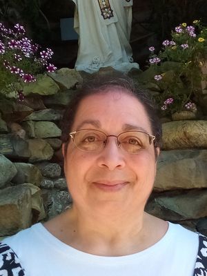 Angela, 61