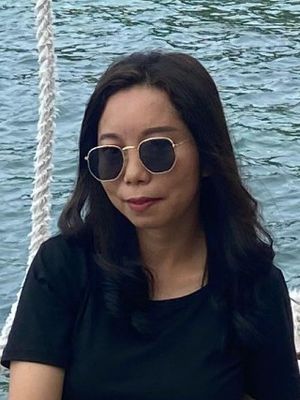 Angela, 33