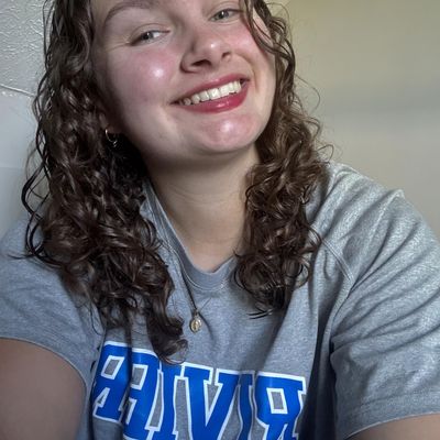 Lilly, 19