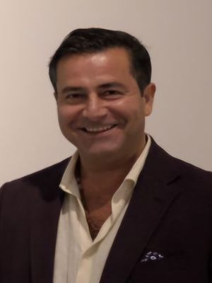 Carlo, 48