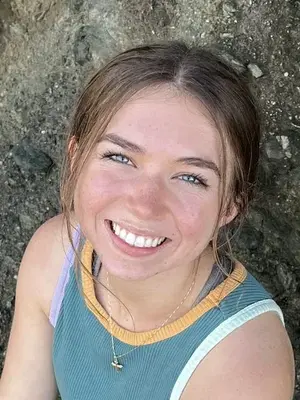 Lizzie, 23