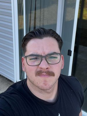 Nicolas, 24