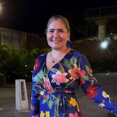 Evelyn, 48