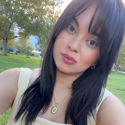 Adriana, 36