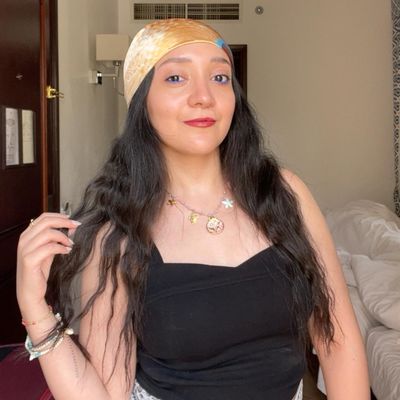 Sandy, 27