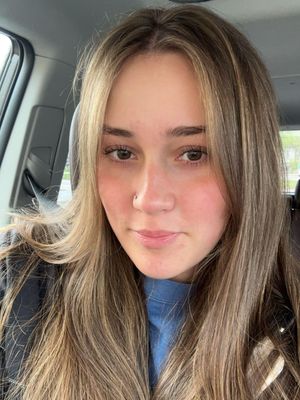Isabelle, 21
