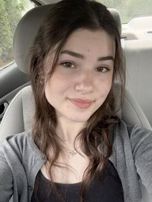 Emma, 19
