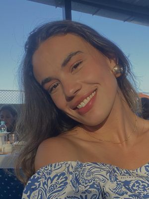 Ariela, 27
