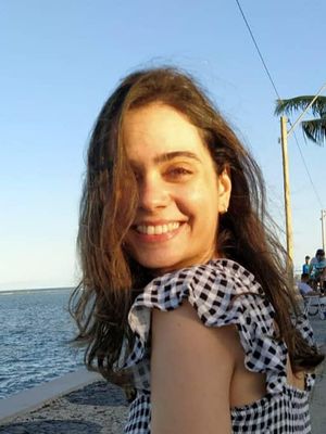 Fernanda, 28