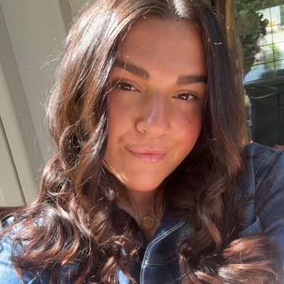 Lexi, 27