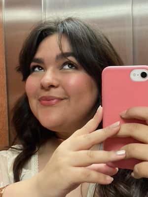 Veronica, 24