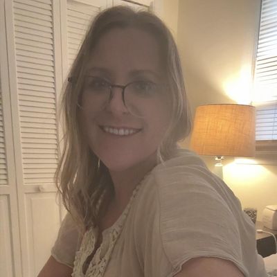 Angela, 43