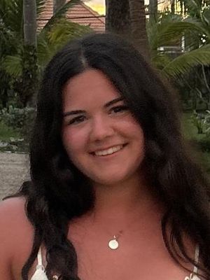 Mia, 21